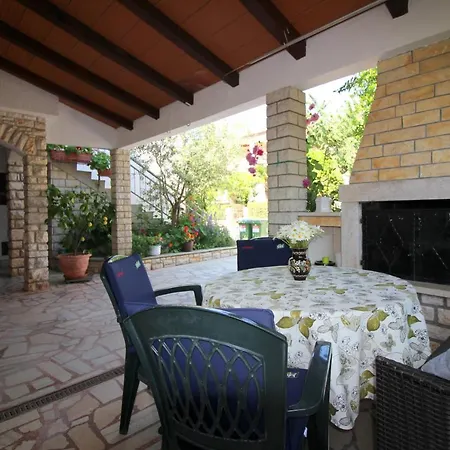 Radojka L Near Centre Apartment