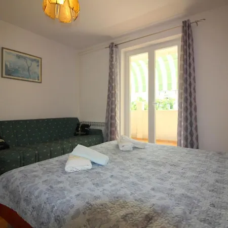 Radojka L Near Centre Apartment Porec